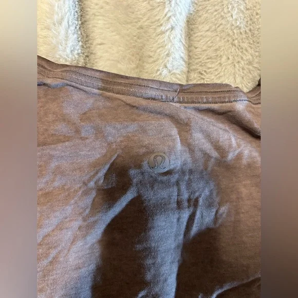 Lululemon tshirt - Picture 3 of 3